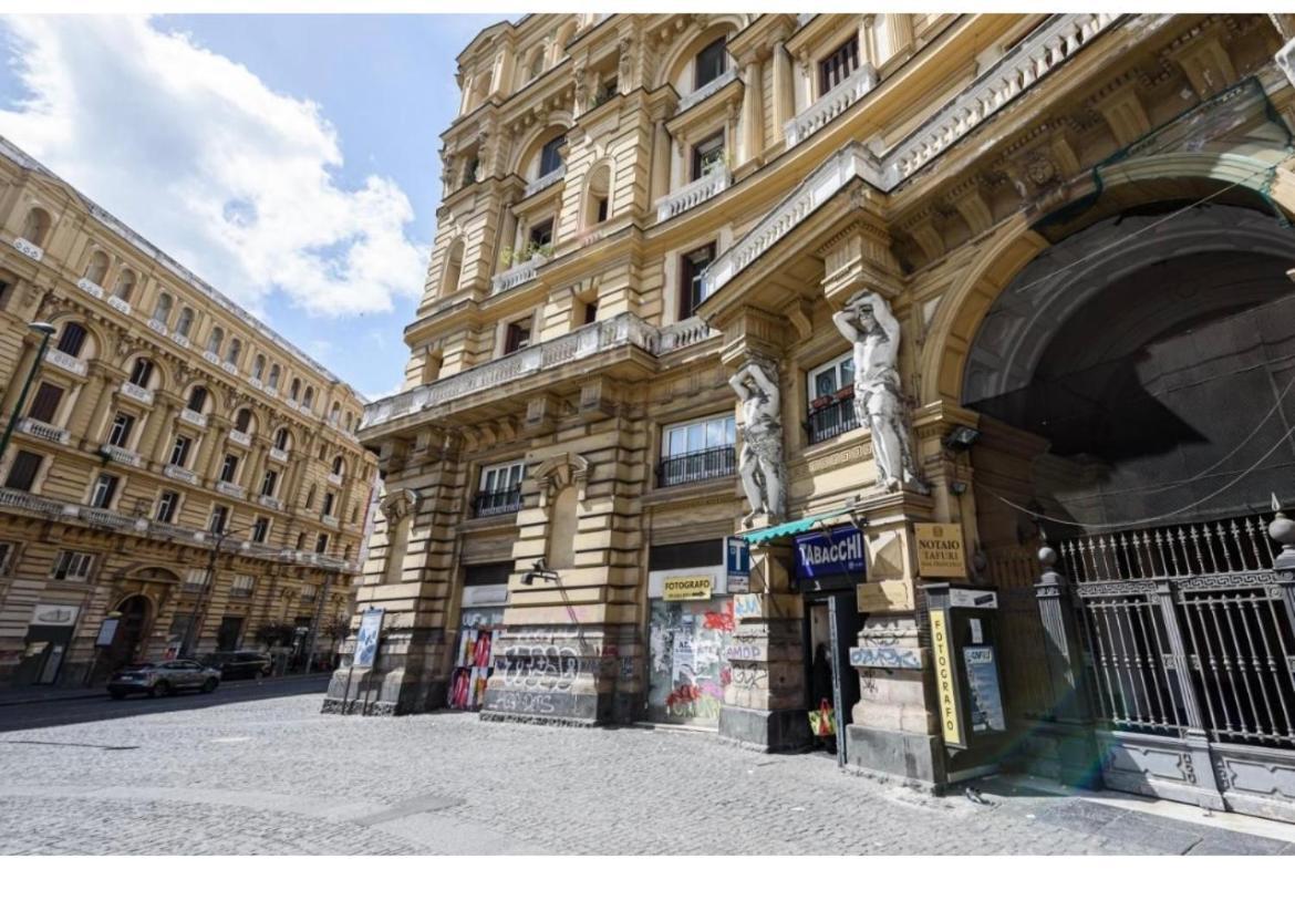 App Piazza Nicola * Naples
